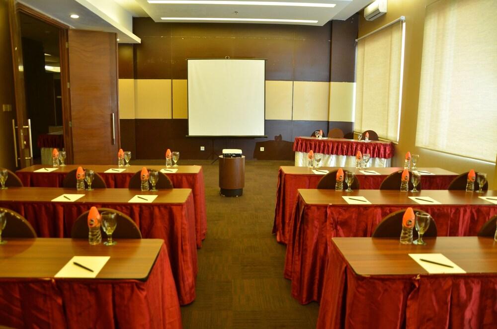 Grand Cakra Hotel Malang Eksteriør bilde