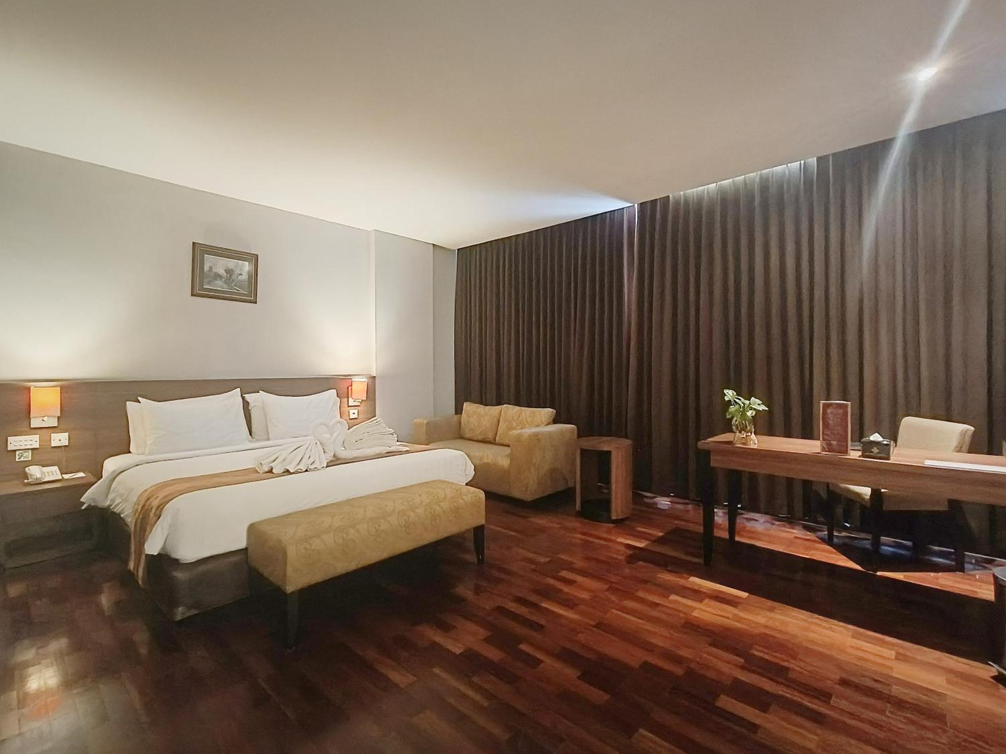 Grand Cakra Hotel Malang Eksteriør bilde